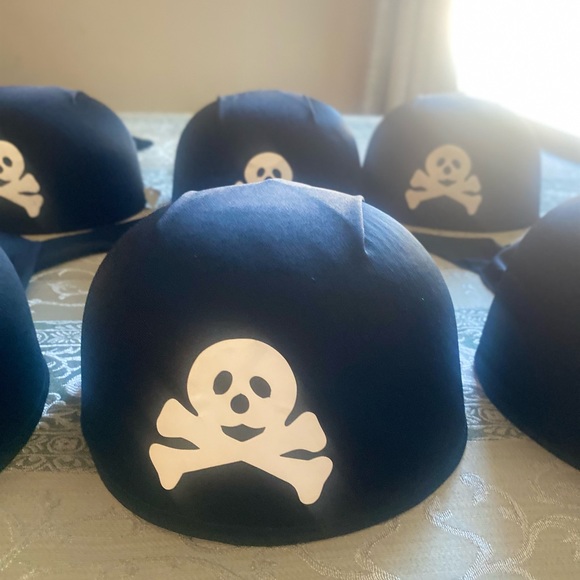 🏴‍☠️PIRATE🏴‍☠️ SCARF HATS BLACK ROUND WITH WHITE SKULL ☠️ BUNDLE OF 6 🌟NWT🌟 - Picture 7 of 10